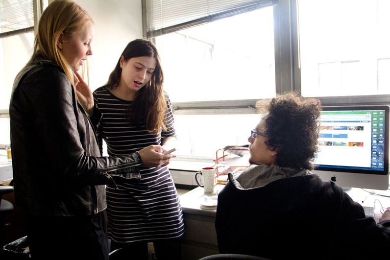 (From left to right) Junior Annalese McGough, sophomore Tamar Lapin, and senior Shawn Carrie discuss social media strategy in the Free Press office at Eugene Lang College. Photo by Kasia Broussalian/The New School. 