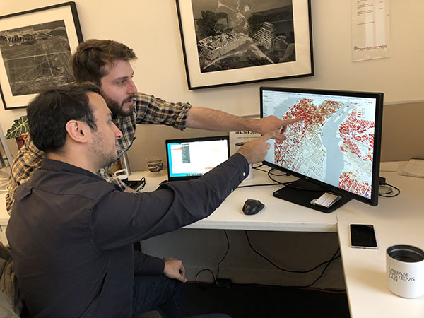 USL researchers Luis Ortiz and Pablo Pablo Herreros Cantis working in the lab.